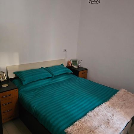 Luxury 1 Bedroom Apartment Roşu Buitenkant foto